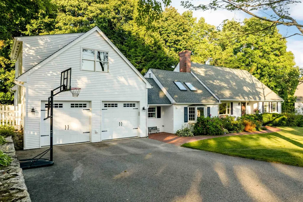 45 Pleasant Street Wolfeboro NH 03894