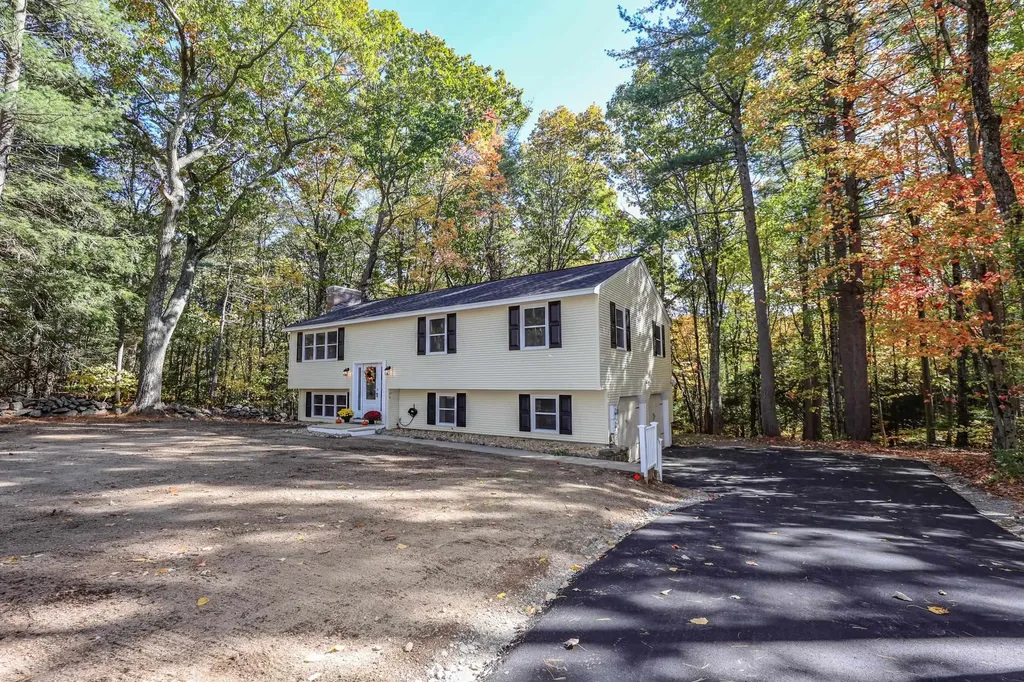 18 Judy Drive Londonderry NH 03053