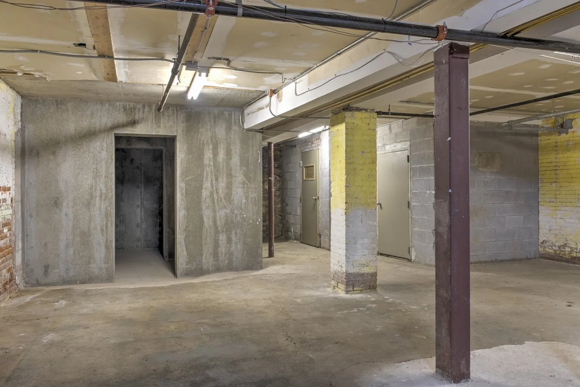 39-41 The Square Rockingham VT 05101