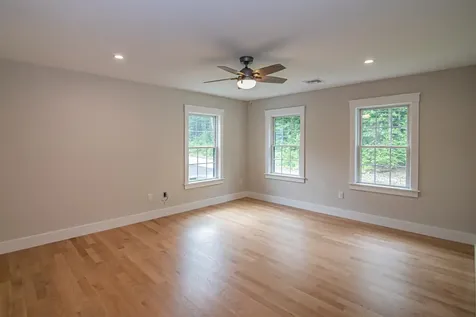 2 White Cedar Way Newton NH 03858