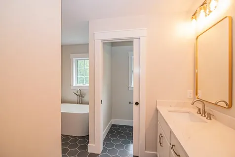 2 White Cedar Way Newton NH 03858