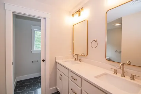 2 White Cedar Way Newton NH 03858