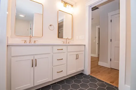 2 White Cedar Way Newton NH 03858