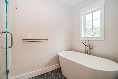 2 White Cedar Way Newton NH 03858