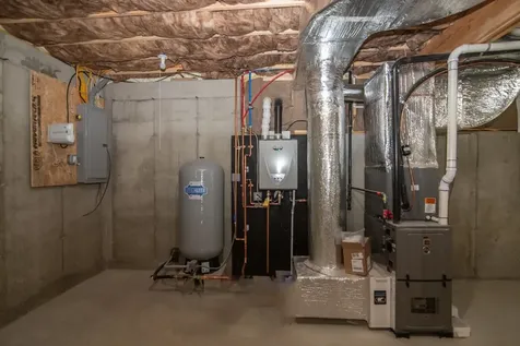 2 White Cedar Way Newton NH 03858