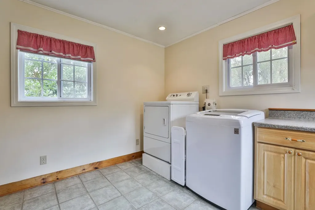 44 Maple Farm Road Auburn NH 03032
