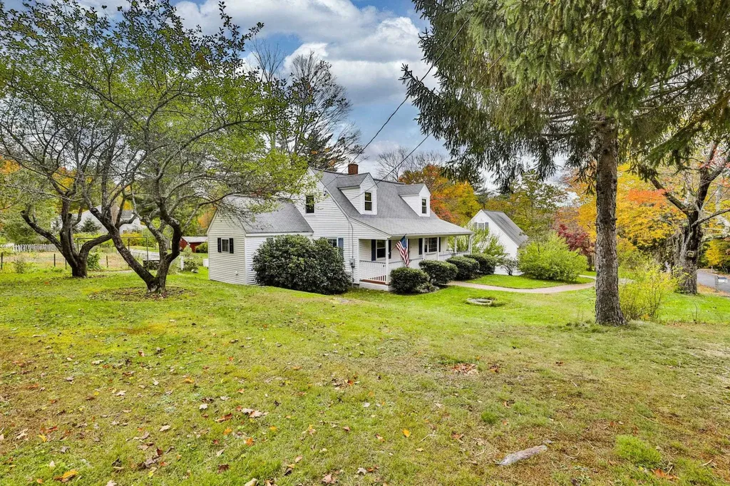 44 Maple Farm Road Auburn NH 03032