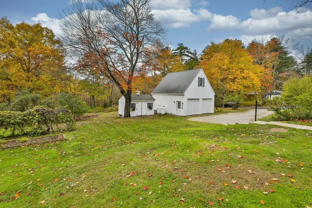 44 Maple Farm Road Auburn NH 03032