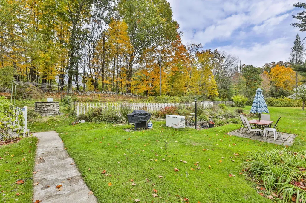 44 Maple Farm Road Auburn NH 03032