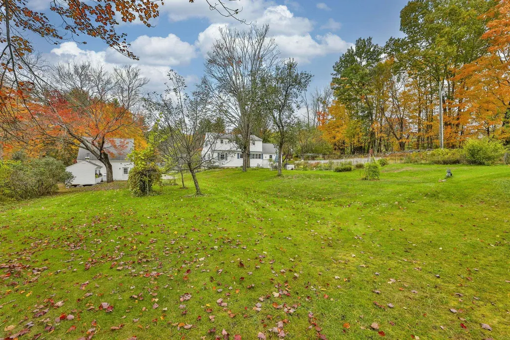 44 Maple Farm Road Auburn NH 03032