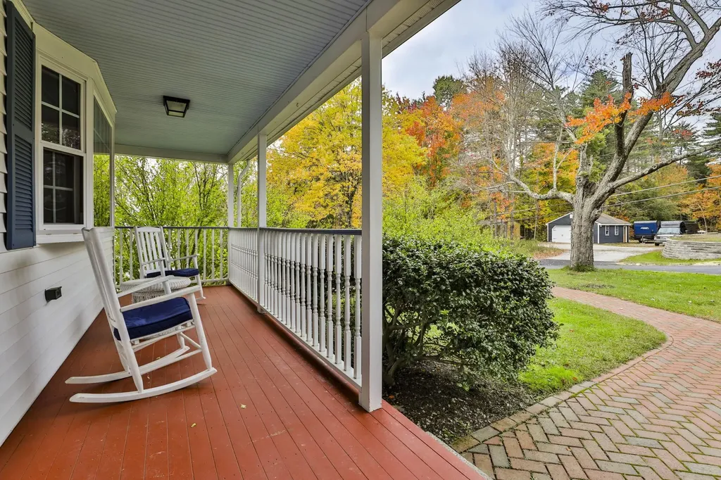 44 Maple Farm Road Auburn NH 03032