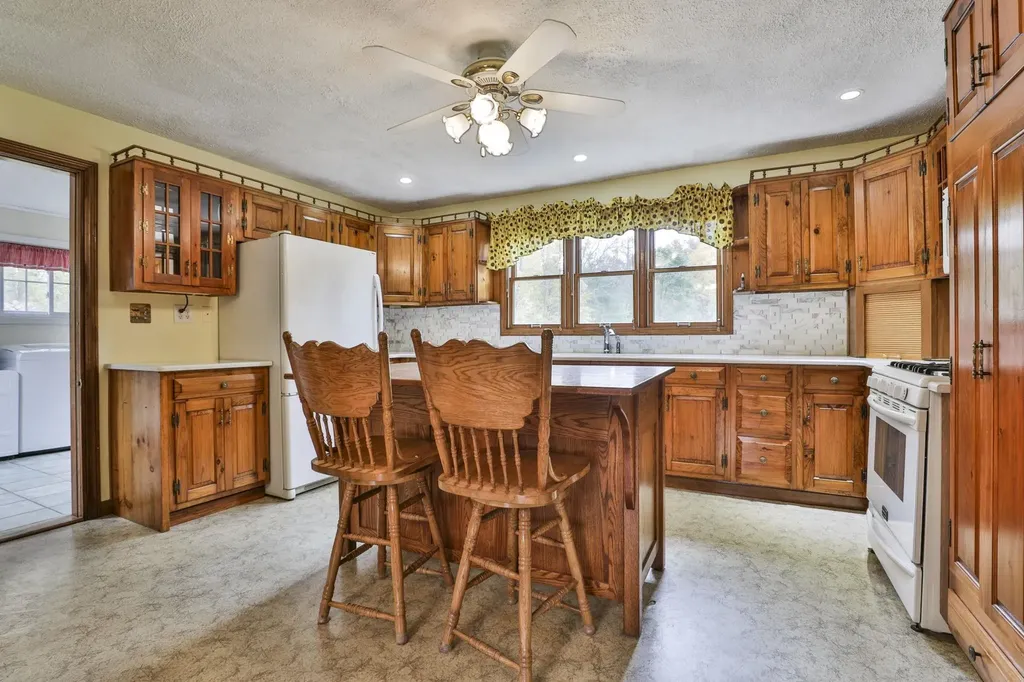 44 Maple Farm Road Auburn NH 03032