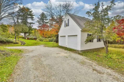 44 Maple Farm Road Auburn NH 03032