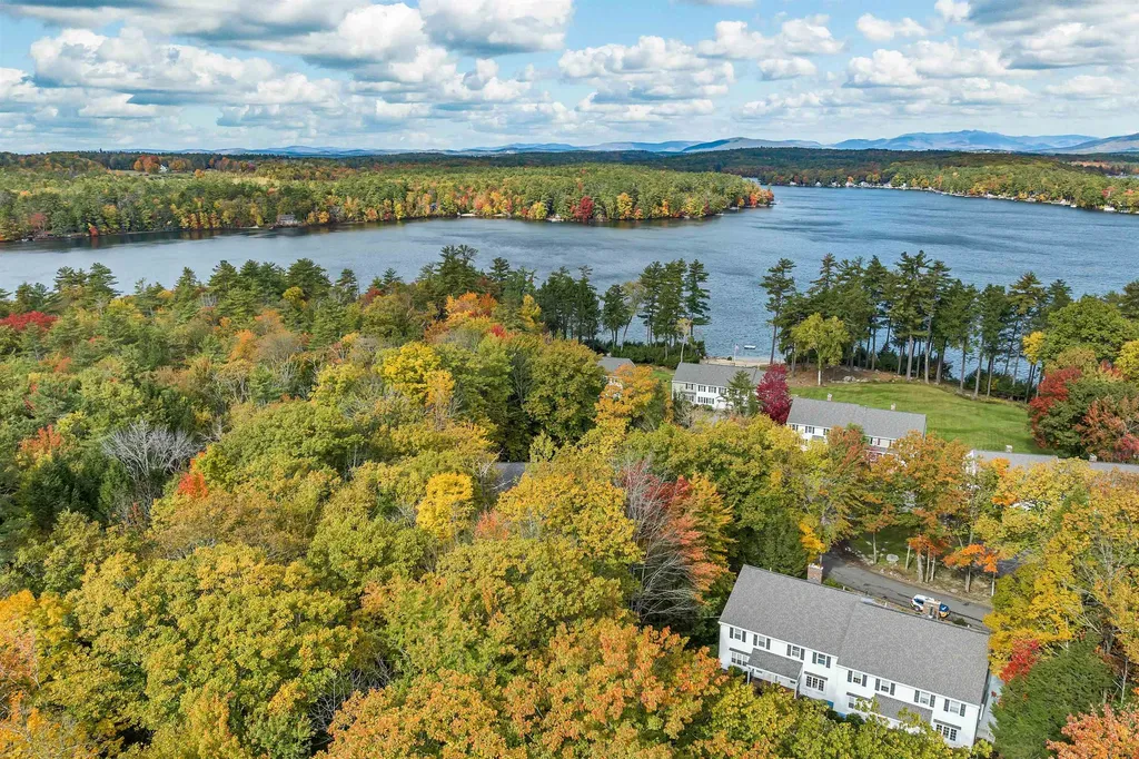 40 Harbor Way Wolfeboro NH 03895