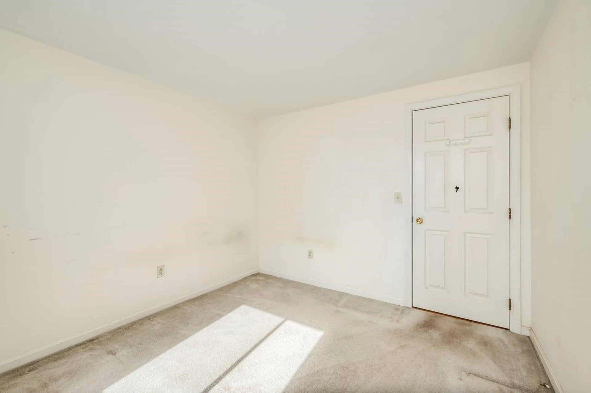 12 Fisher Drive Epping NH 03042