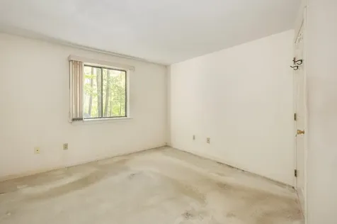 12 Fisher Drive Epping NH 03042