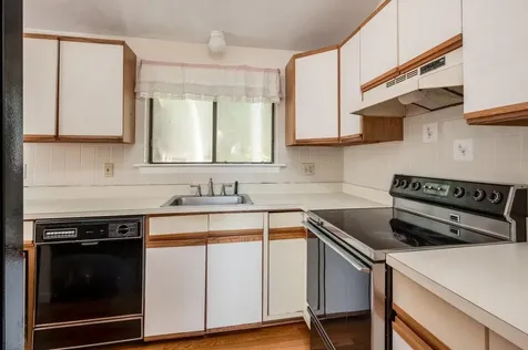 12 Fisher Drive Epping NH 03042