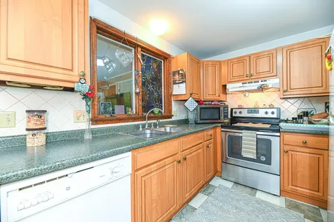 10 Pine Grove Road Exeter NH 03833
