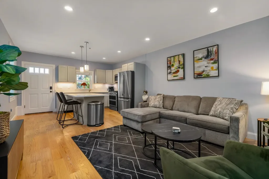 5 Pleasant Street Kittery ME 03904
