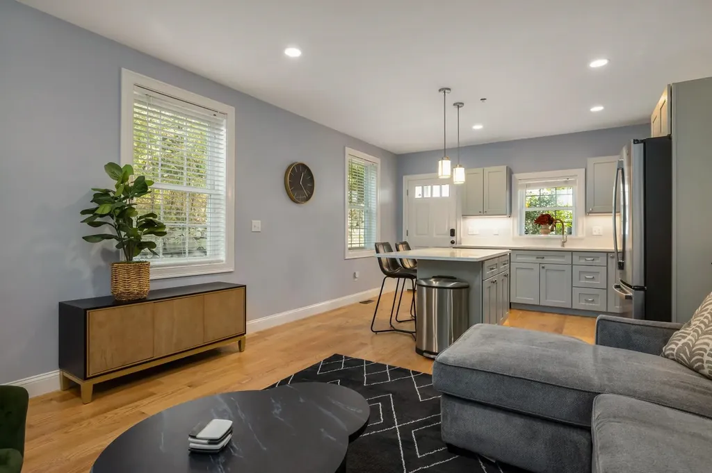 5 Pleasant Street Kittery ME 03904