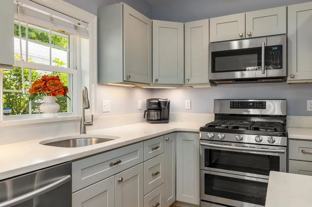 5 Pleasant Street Kittery ME 03904