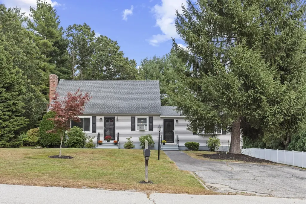 11 Rita Avenue Hudson NH 03051