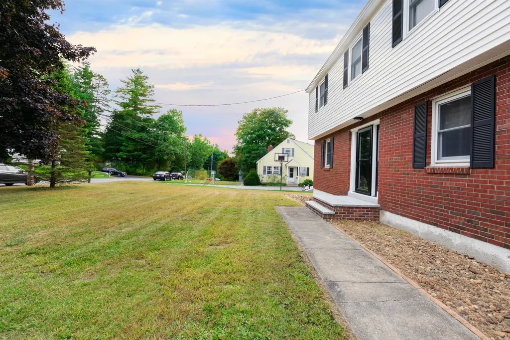 35 Winnhaven Drive Hudson NH 03051