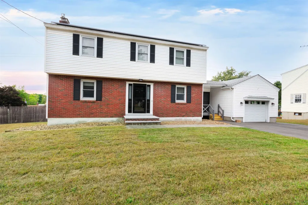 35 Winnhaven Drive Hudson NH 03051