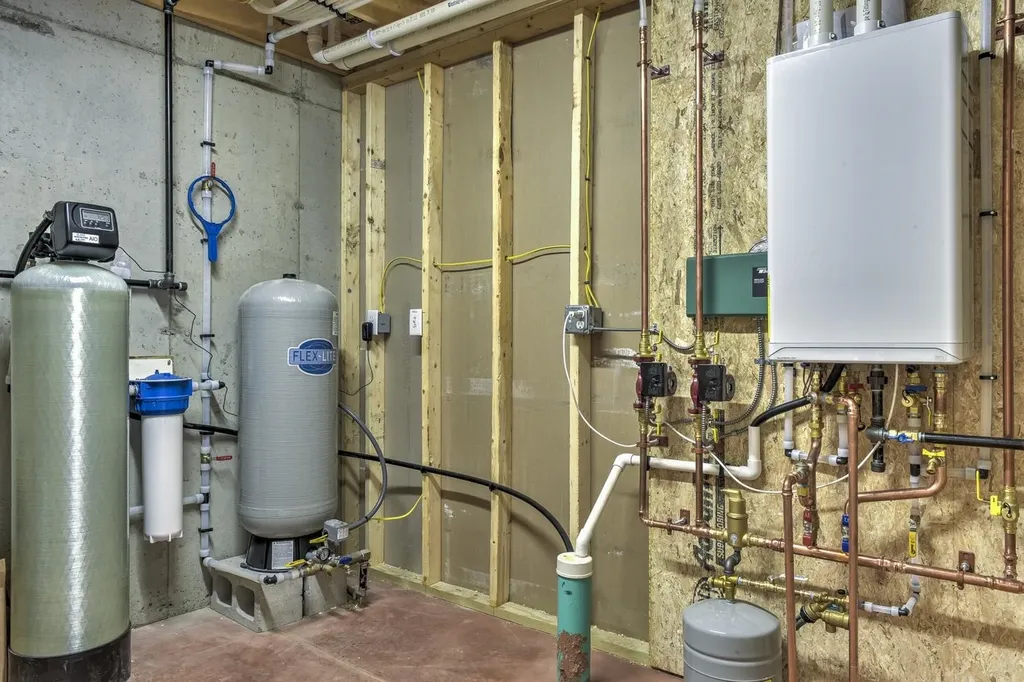 359 N. Hidden Lake Road Stoddard NH 03464