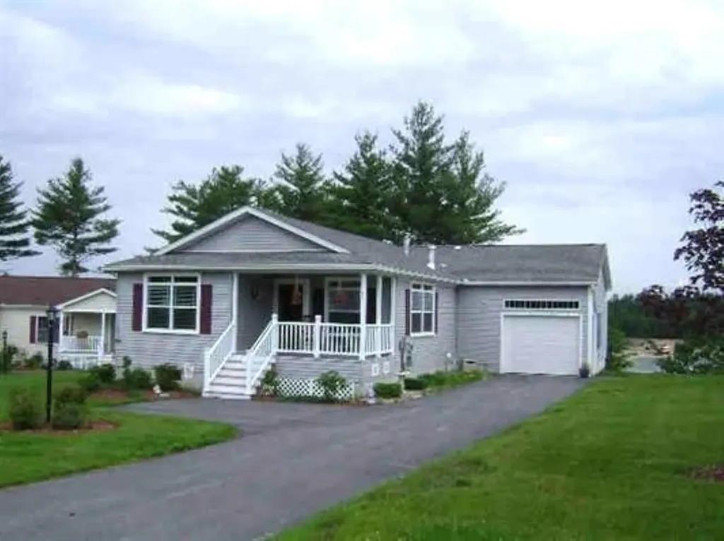 35 Sawmill Ridge Sandown NH 03873