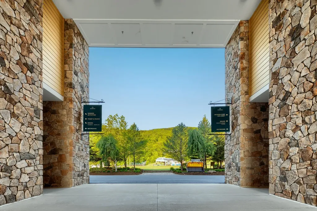 418 Q2 Jackson Gore Inn Ludlow VT 05149