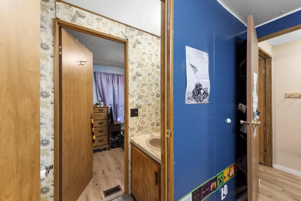 12 Shirley's Way Plymouth NH 03264