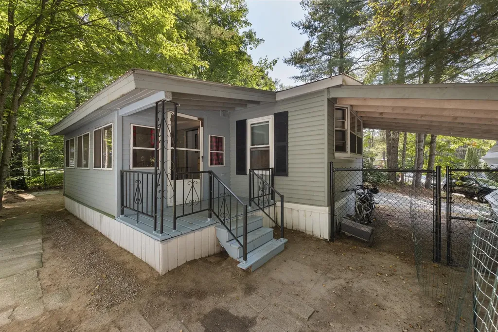 12 Shirley's Way Plymouth NH 03264