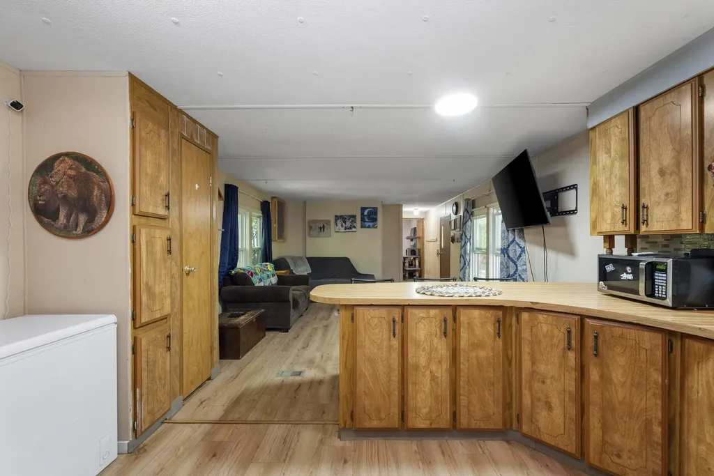 12 Shirley's Way Plymouth NH 03264