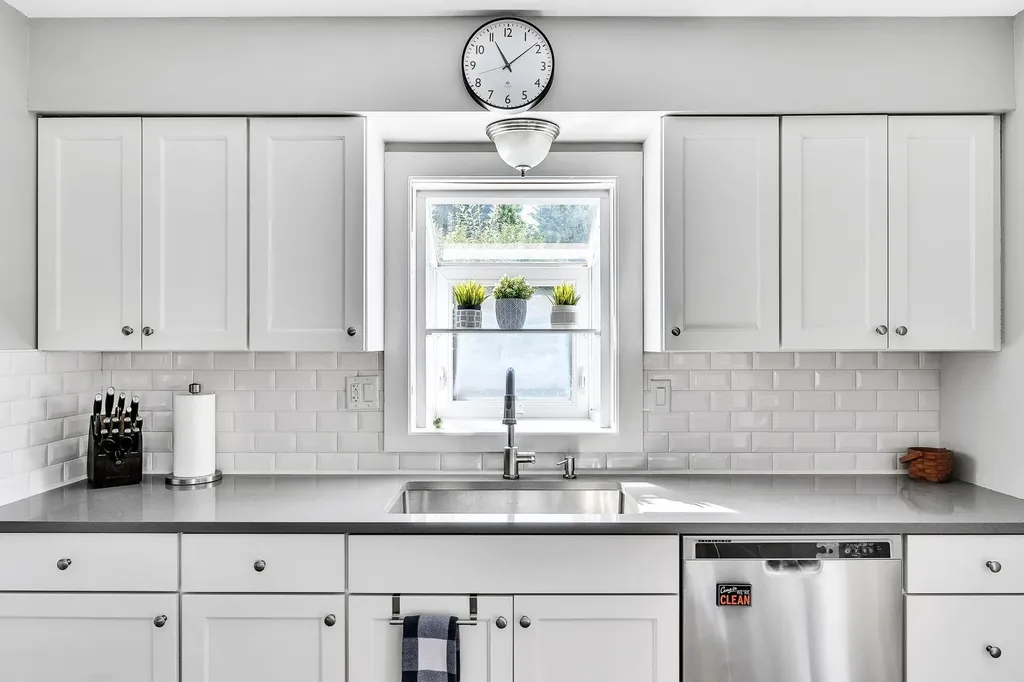 782 Falls Road Shelburne VT 05482