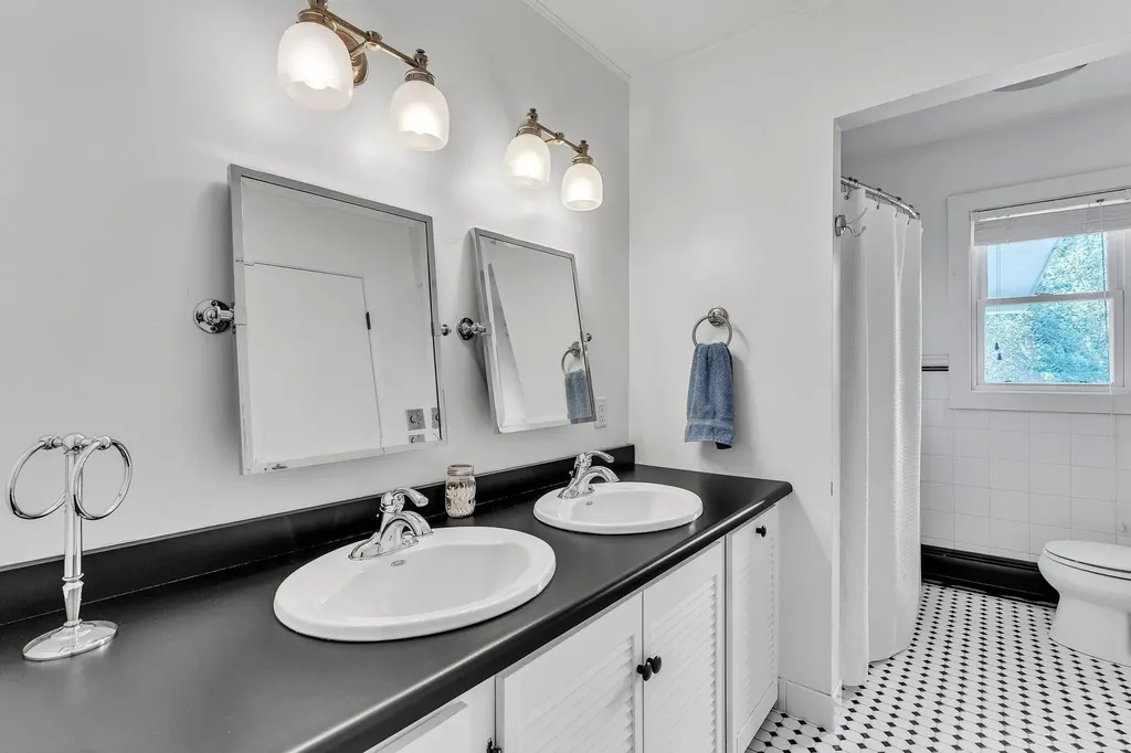 782 Falls Road Shelburne VT 05482