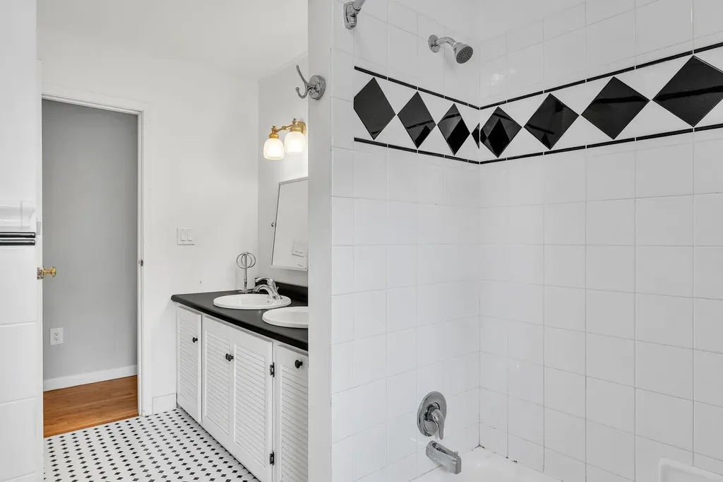 782 Falls Road Shelburne VT 05482