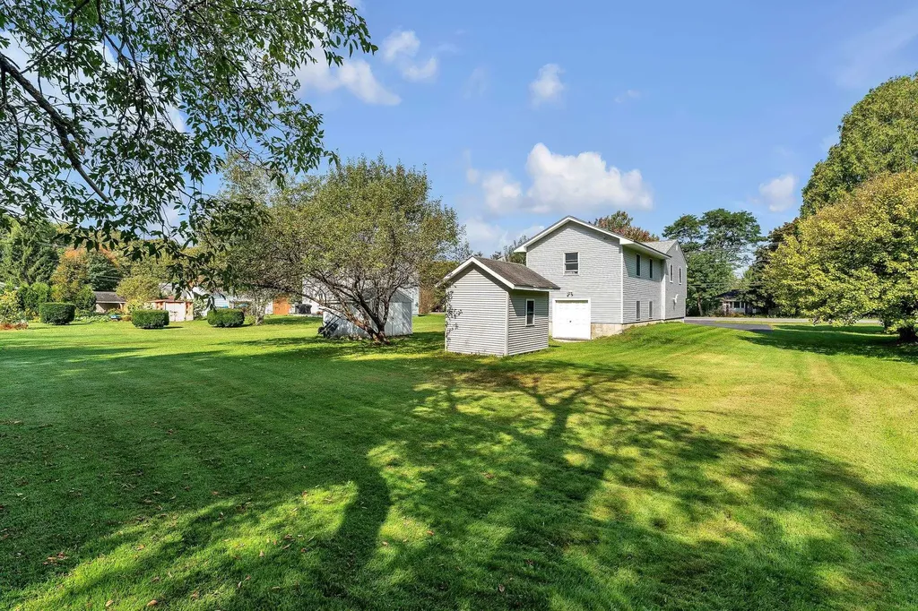 782 Falls Road Shelburne VT 05482