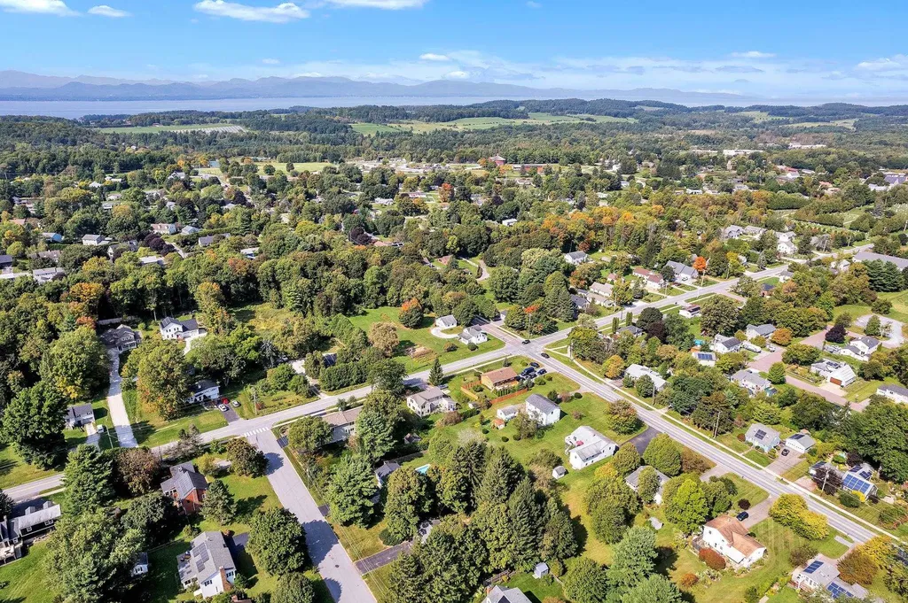 782 Falls Road Shelburne VT 05482