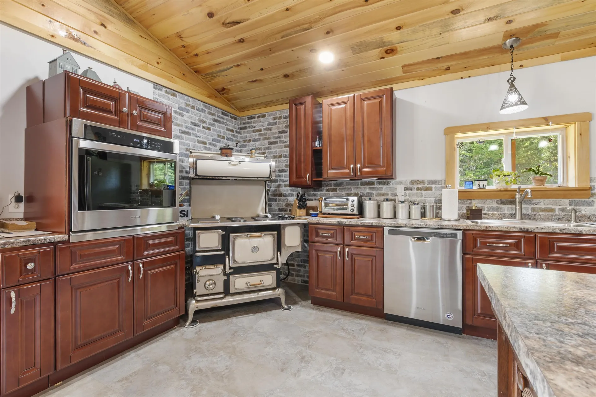 6026 Vt Route 114 Canaan VT 05903