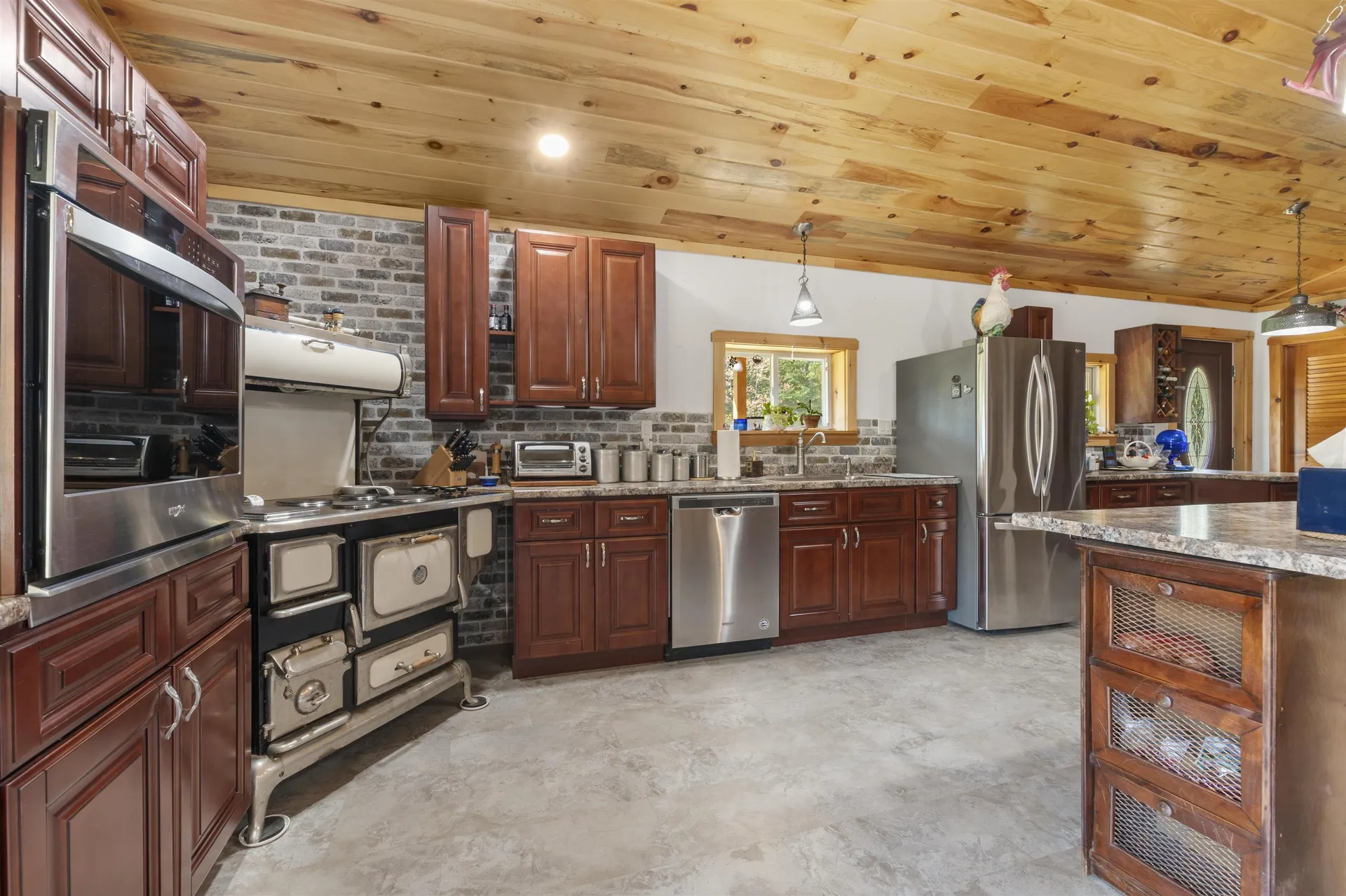 6026 Vt Route 114 Canaan VT 05903