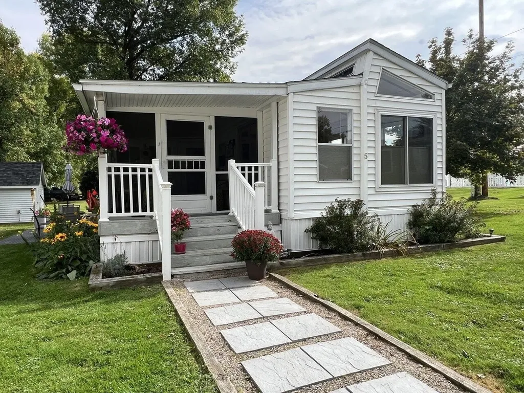5 Whites Lane Grand Isle VT 05458