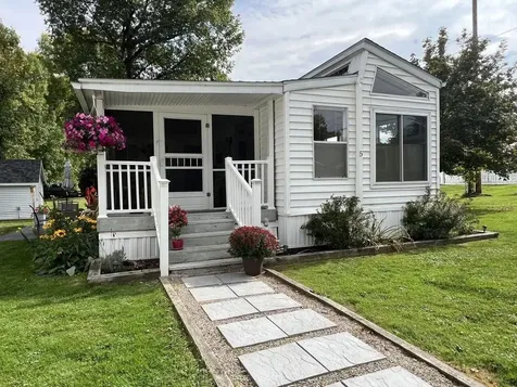 5 Whites Lane Grand Isle VT 05458