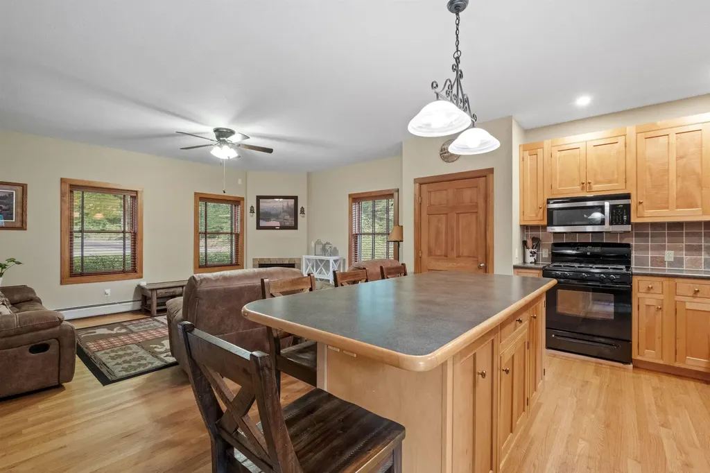 56 Davis Road Bradford NH 03221