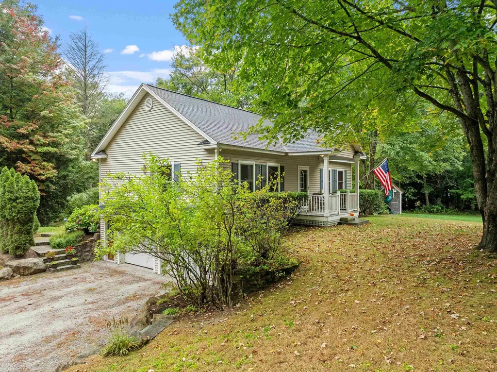 56 Davis Road Bradford NH 03221