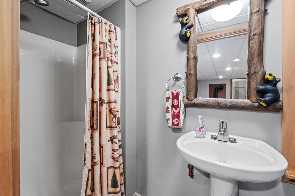 56 Davis Road Bradford NH 03221