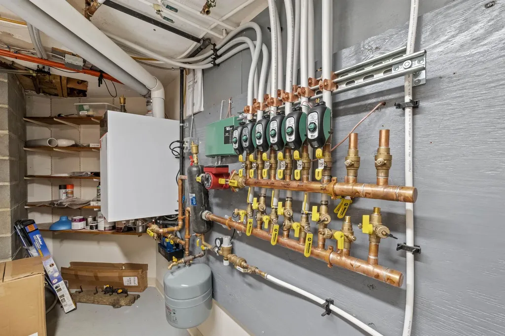 56 Davis Road Bradford NH 03221