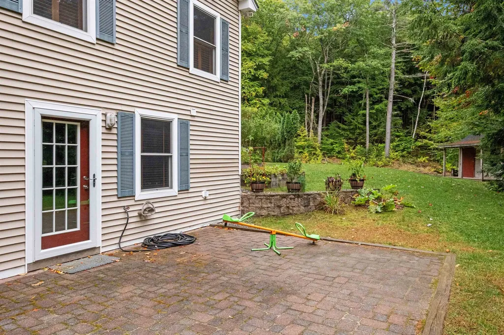 56 Davis Road Bradford NH 03221