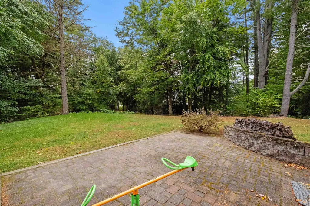 56 Davis Road Bradford NH 03221