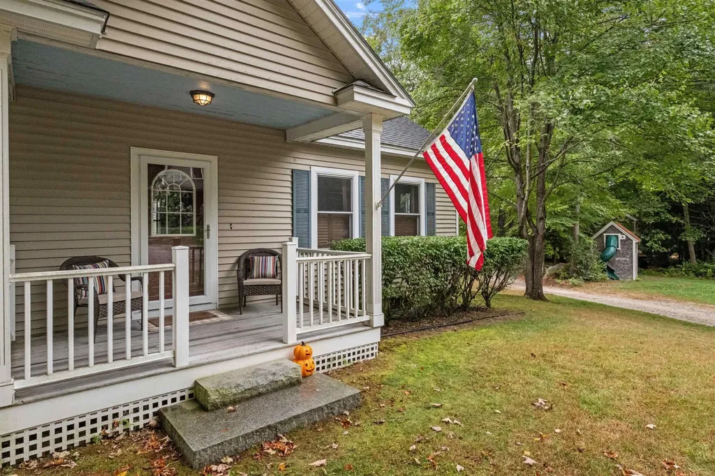 56 Davis Road Bradford NH 03221